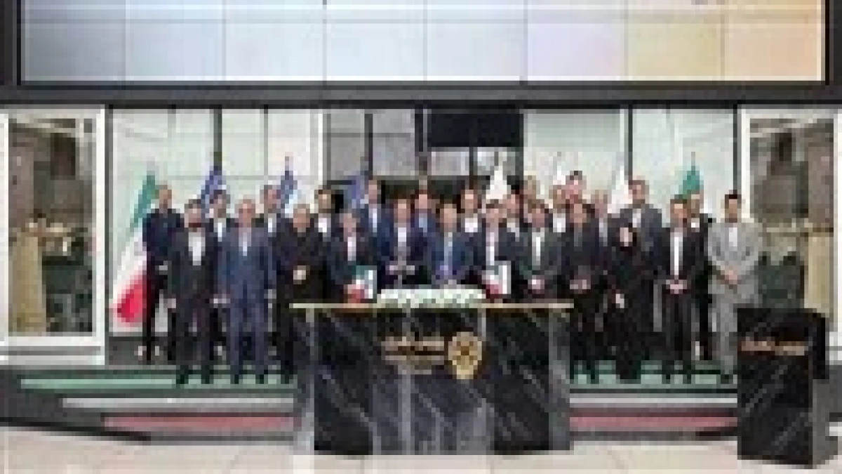 نواخته شدن زنگ بورس توسط مدیران شرکت مخابرات ایران
