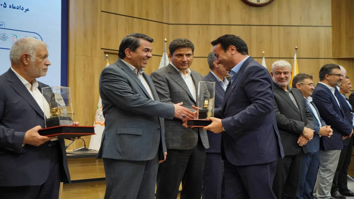 تقدیر از مجتمع مس شهربابک در همایش روز صنعت و معدن کرمان