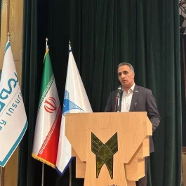 تقدیر از کارکنان دانشگاه آزاد کرج با همکاری بیمه دی